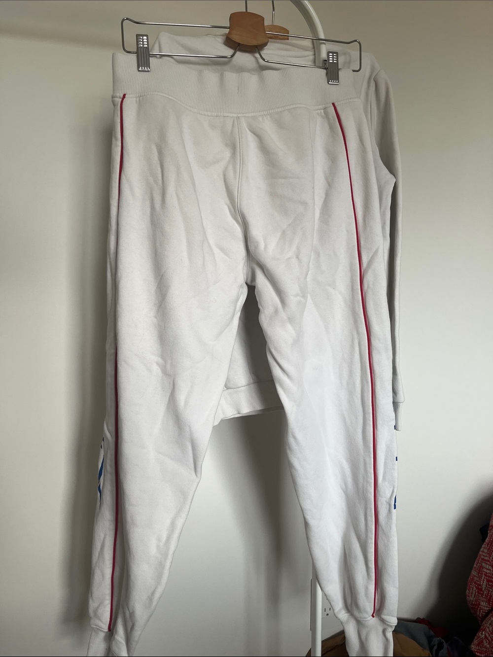 Reebok White Sweatshirt & Joggers Set with Red Piping and Blue Logo - Picture 6 of 8